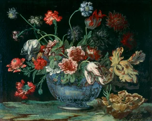 Becken aus chinesischem Porzellan mit einem Blumenstrauß